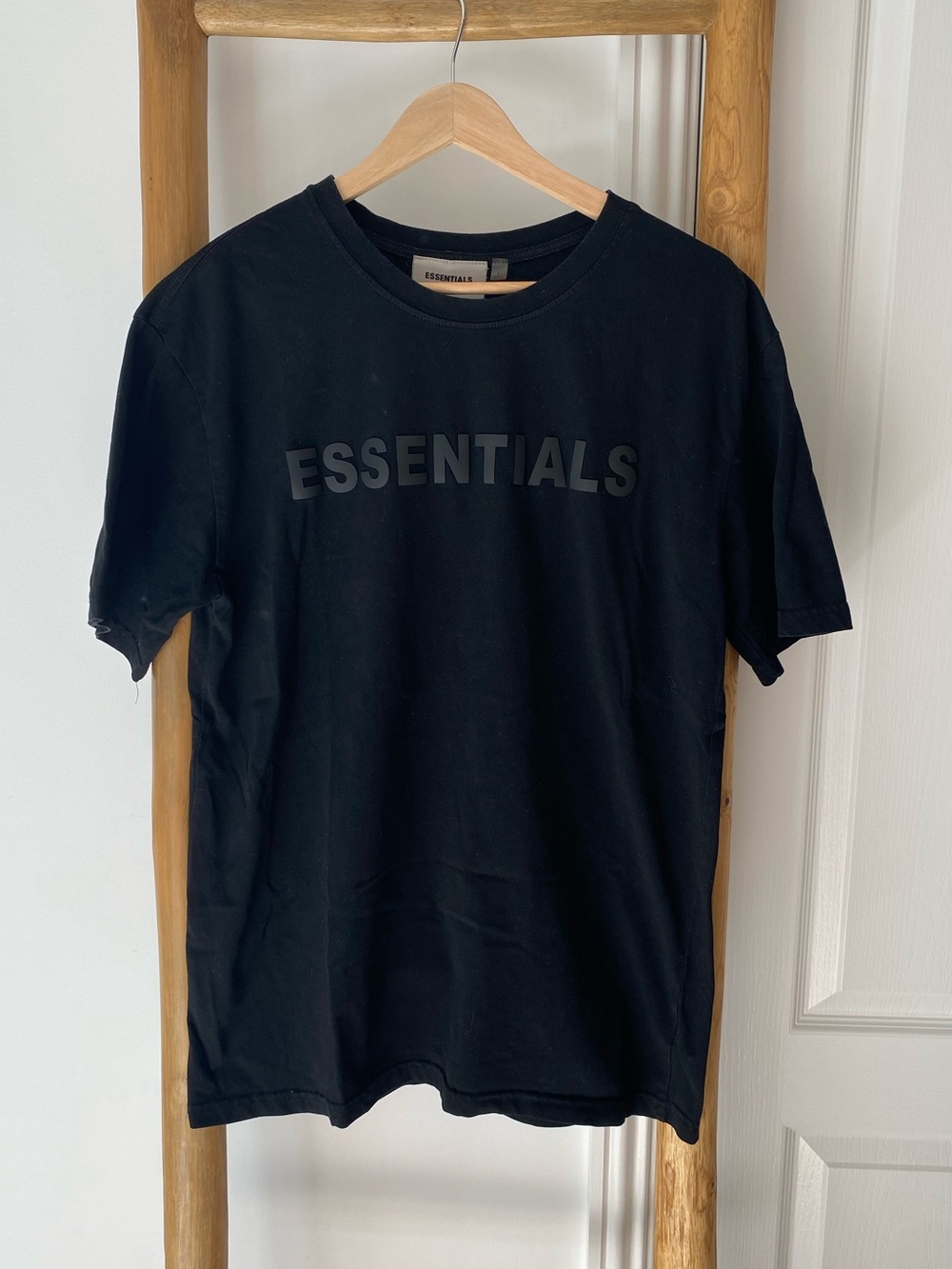 Fear Of God Essentials Shirt Men Large Black Spellout Embossed Logo Crewneck Tee